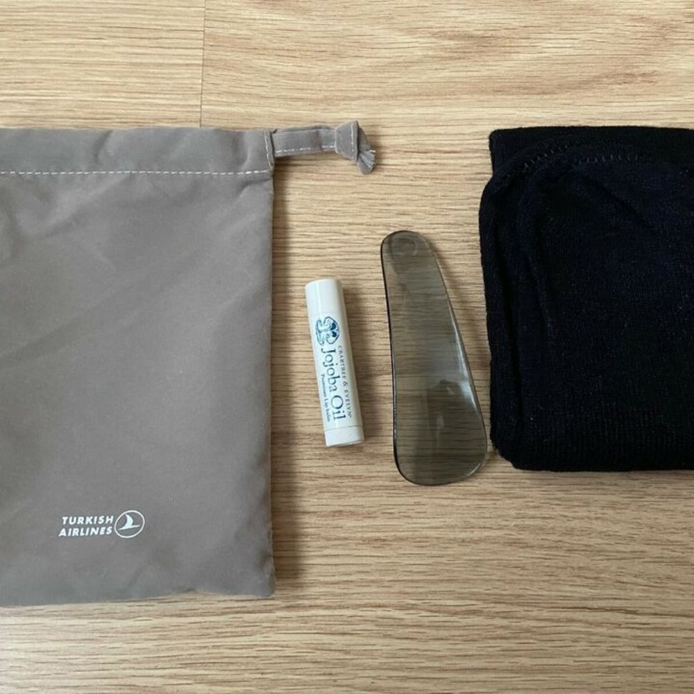 - Turkish airlines AMENITY KIT crab tree lip balm long cotton sock shoe horn